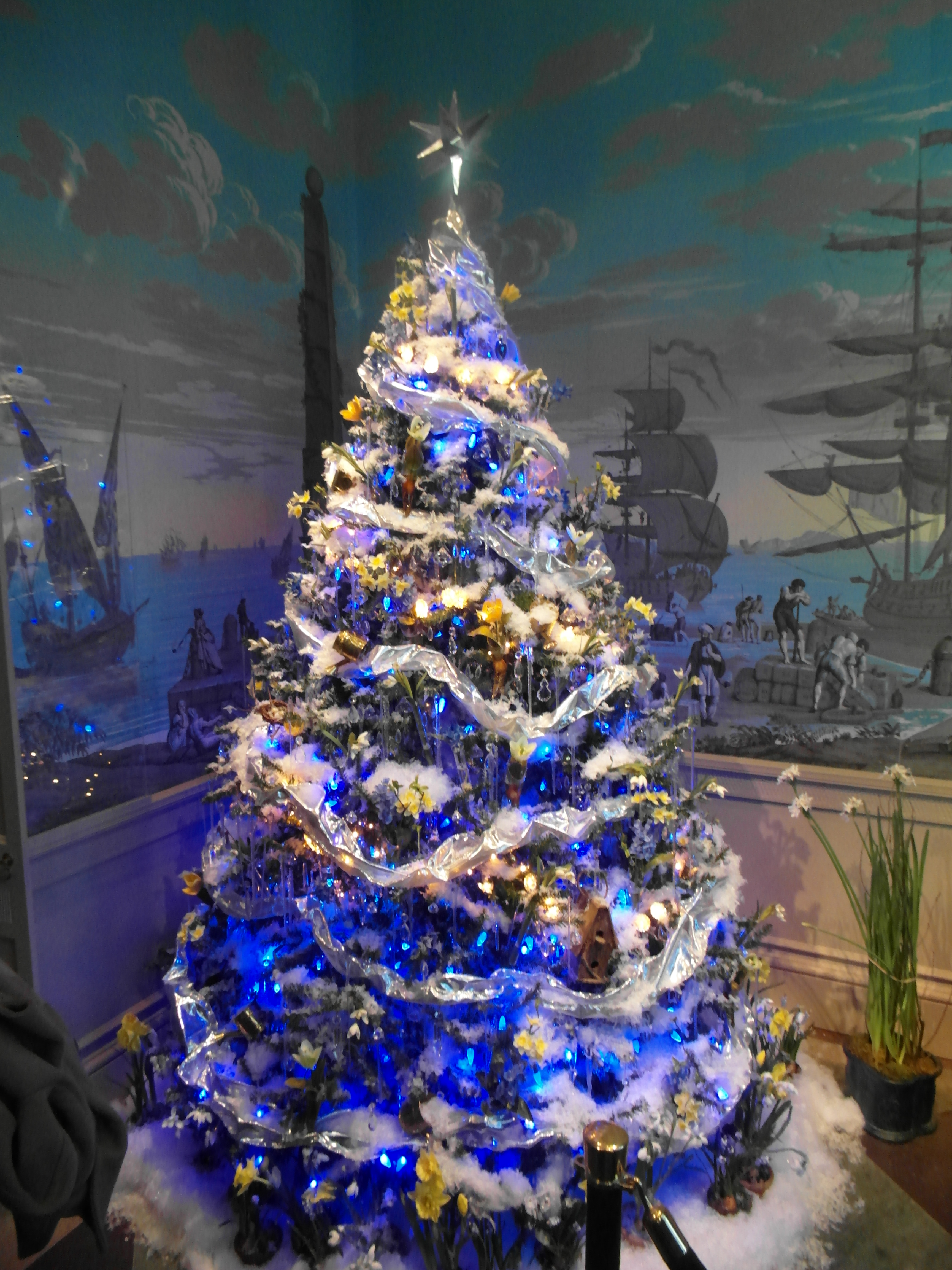 Winterthur Museum: Christmas Tree in the Winterthur mansion